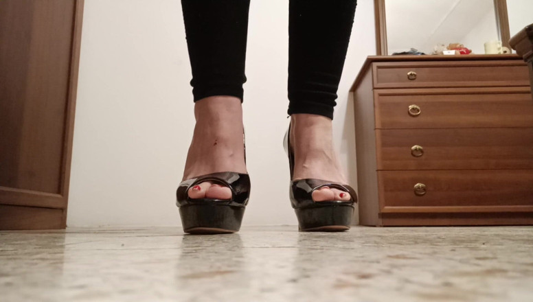 Bergami Melissa: Giantess: I Crush You Filty Worm - (angielska wersja)