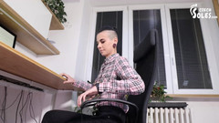 Czech Soles - foot fetish content: 在工作中跨越恋足癖界限