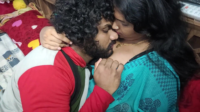 Vaigavarun45: Hot Wife Hard Fuck in Bedroom Saree