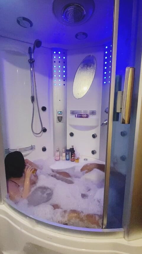 Six my and wife: Plaisir arabe sous la douche