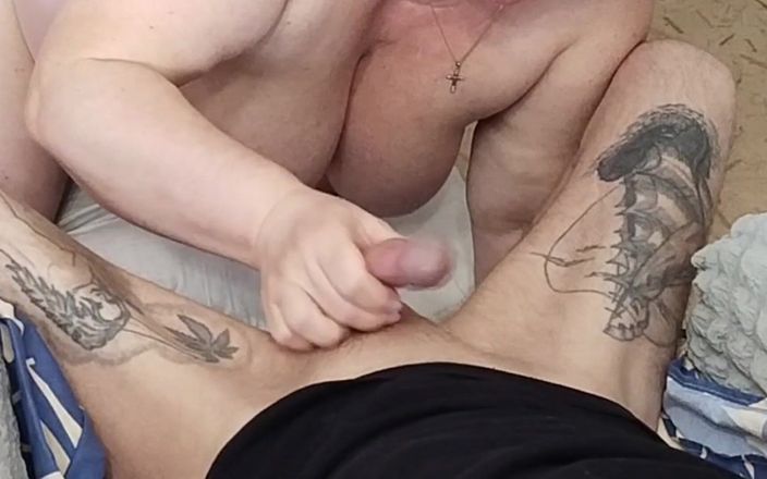 Zona901: 私はフェラチオフェラをし、義理の息子のペニスを彼が絶頂するまでシコシコします