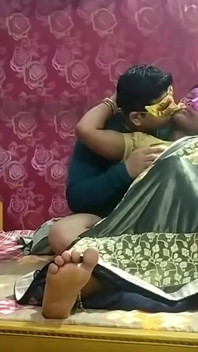 Bini Tamil Bercinta penuh dengan adik ipar dan berkongkek secara rahsia selepas parti