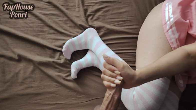 Milasha Ponri: 섹시한 옷을 입은 부드러운 의붓여동생이 내 성기를 자극하며 즙이 가득한 사정을 내뱉는다