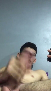 Pes, kterého chcete, aby vám mléko dal do pusy