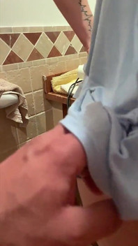 Tante seksi rambut cokelat lagi asik seks anal sampai dicrot di dalam pakai butt plug
