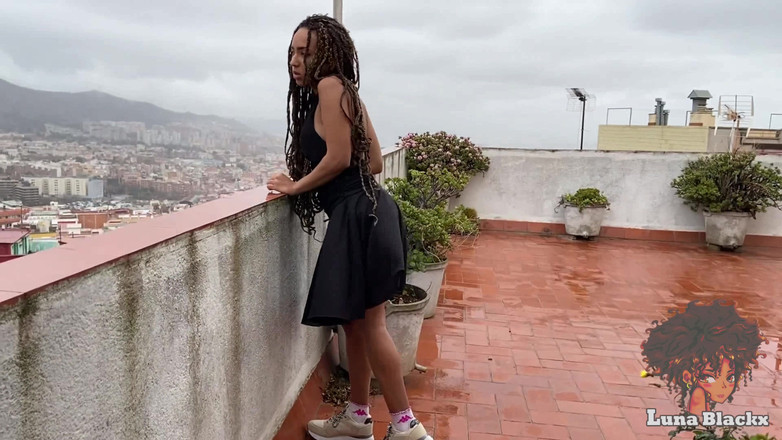 LunaBlackx: मैं अपने पड़ोसी के साथ छत पर जाती हूं और हम सेक्स करते हैं - luna blackx x victor Bloom