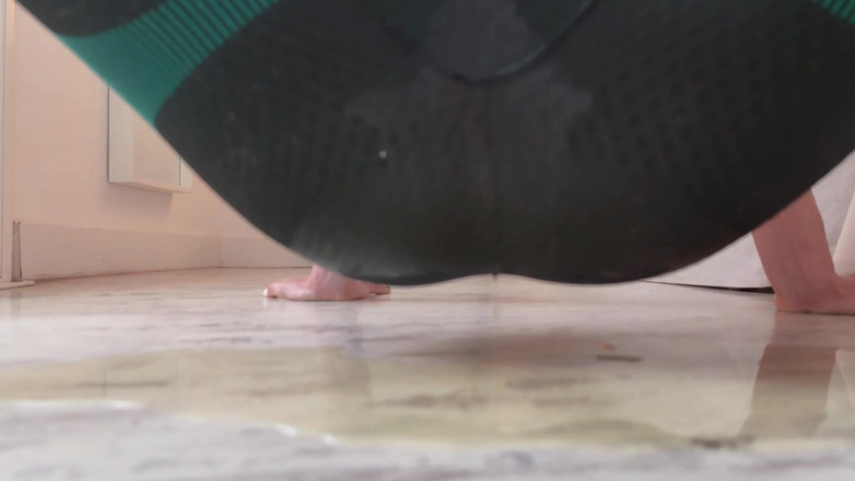 DINA LIGHT: Těsné legíny a Pee Tease sledují každý pohyb křivky