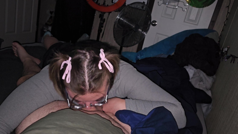 Funhousewife69: Dałem mu seksowne obciąganie z łukami we włosach i połykałem