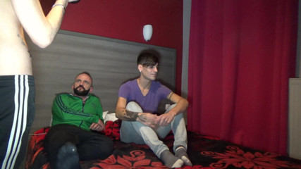 Gaybareback: Cameră web cu sex fără prezervativ în camera de hotel
