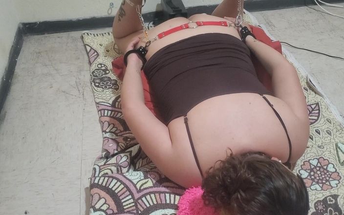 Submissive Susy: Tacks पर मेरे शरीर का सारा वजन
