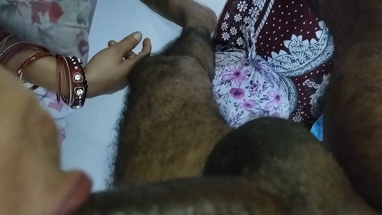 Anar Kali: Makcik seksi menghisap kongkek foreplay ayah tirinya