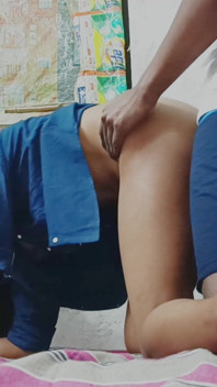 处女女大学生被她的继叔狠操