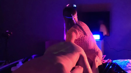 FISTINGQUEEN: 光拳——拳首视角