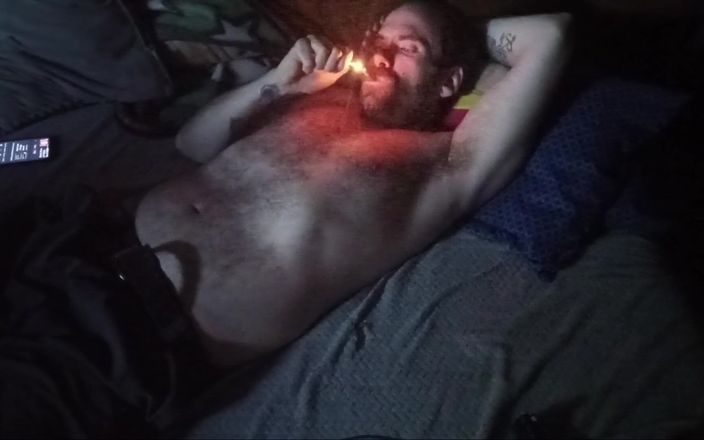 Rob Strokes: Uzun bir günün ardından sigaranın tadını çıkarıyor