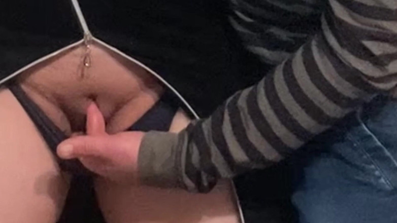 PriyaNaavya: Omg!!! Străin în metrou aglomerat - Futai cu degetul în pizdă