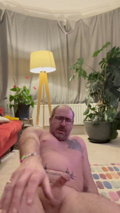 Big bear Craig: Über den dildo in meiner papi-muschi gebeugt