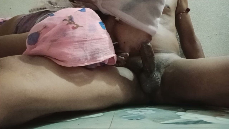 skkumari257: La ragazza succhia il cazzo e scopa come una puttana...