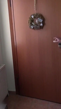Złapany przez przyrodniego brata! Po gangbangu owłosione cipki lizał i pieprzył