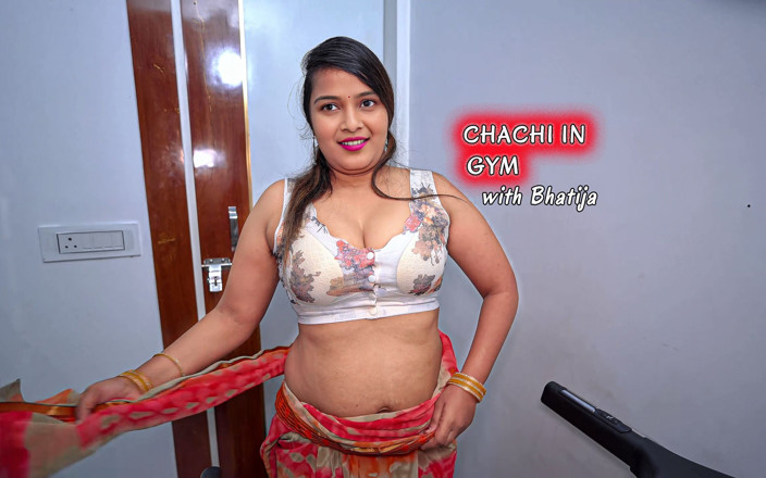 pinki_cute: Desi Chachi Workout in Gym with Saree