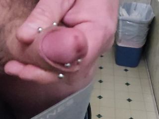 Ry Harder: Regele piercing-ului cu masturbare