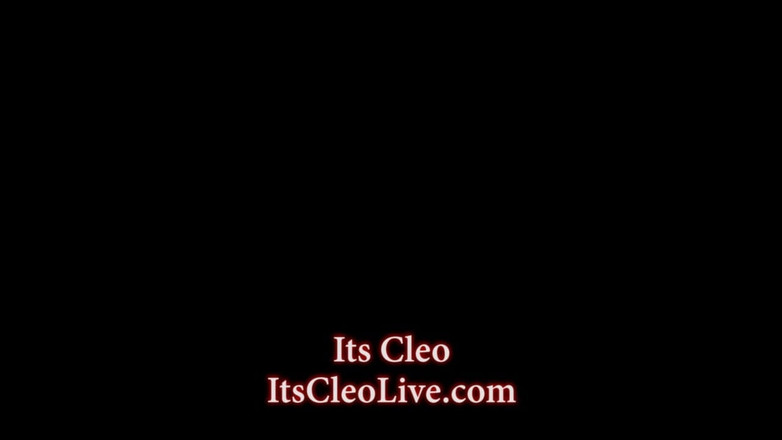 Cleo: Cleo顽皮的浴室单人表演