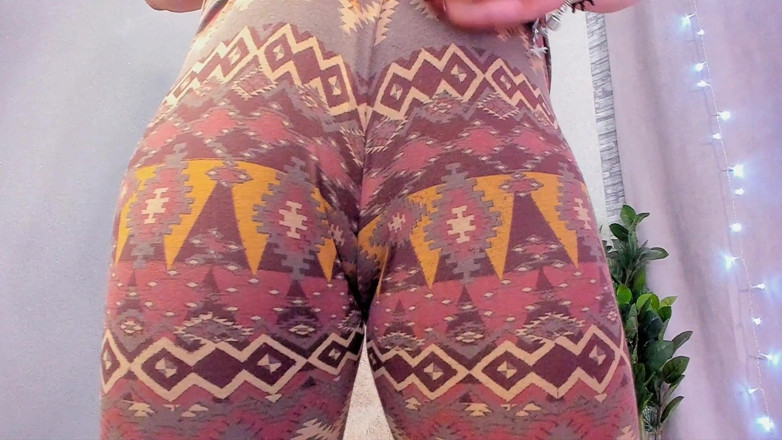 Adele Amber: Pantat besar dengan legging
