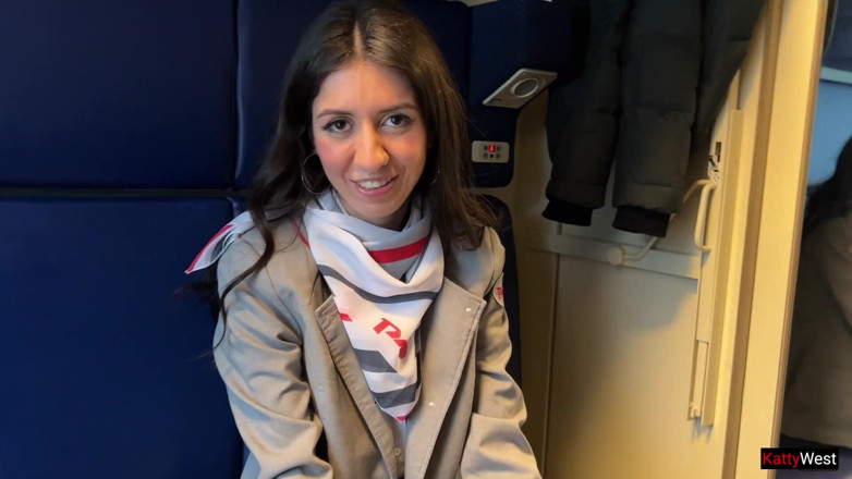Katty West: Sexo con conductor en el tren, espero que no sea...