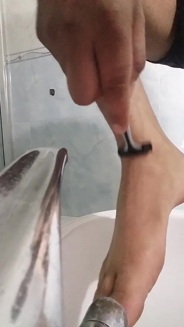 Boy top Amador: do you have foot fetishes?! so don't miss this video
