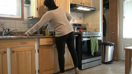 Souzan Halabi: Arab Iraqi Wife Has Doggystyle Anal in the Kitchen