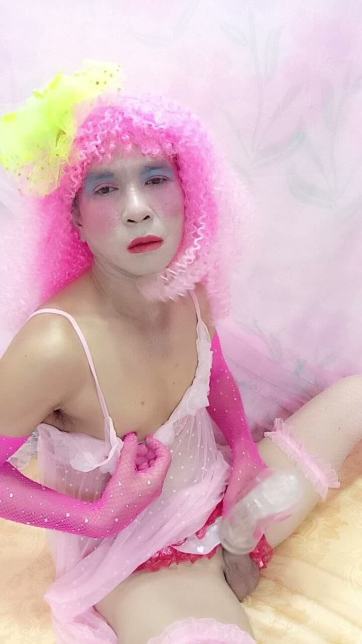 nguyen dang thien tri: Oanh Le Transgender Wearing Sexy Clothes Selfie Cups Tinh