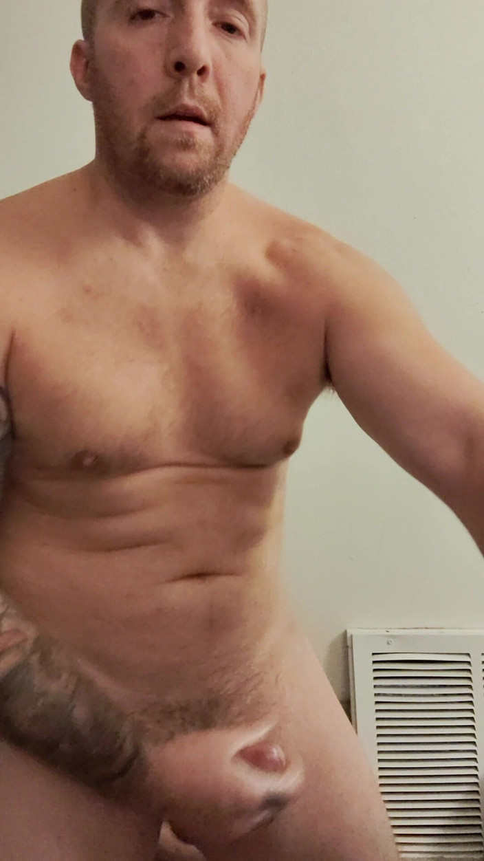 Naughty Daddy: パパが自分のチンポを撫でて、あなたのためにイくのを見てください