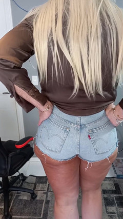 Sexy ass CDzinhafx: My Sexy Ass Wearing Shorts
