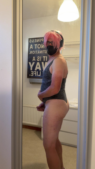 Julia Trans: 镜子，墙上的镜子