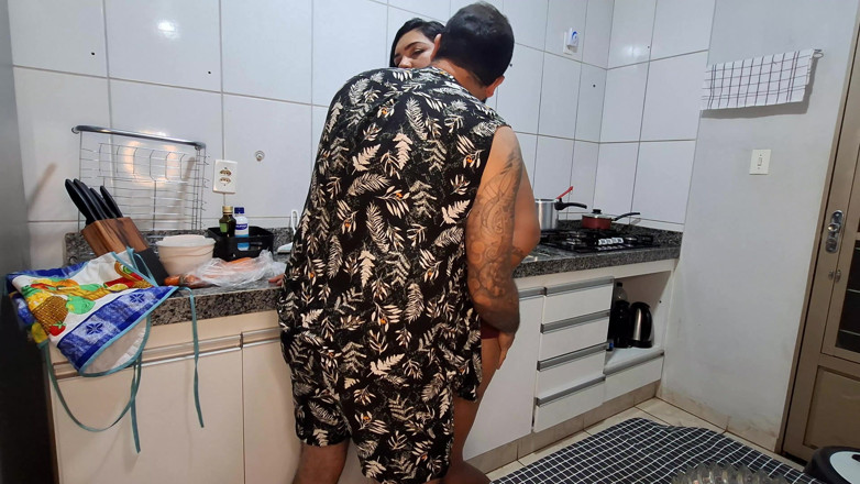 Casal Mattos: Nicoly Mattos en pijama en la cocina: polla en el...