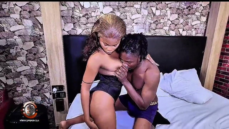 Tusweet9ja: 자지를 따먹는 섹시한 Skylar