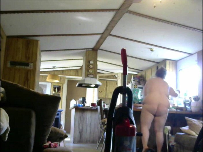 Fat Goddes: Hete huismeid naakt opruimen voor extra betalen