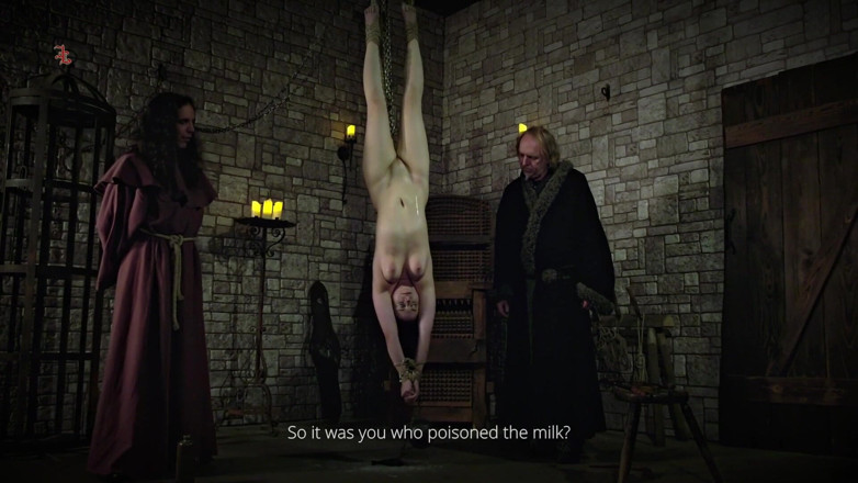 Inquisition and prison world: Відьма Муйн, виснажену доярку тягнуть догори ногами до стелі з вагою на зап'ястях, щоб її катували та перетинали