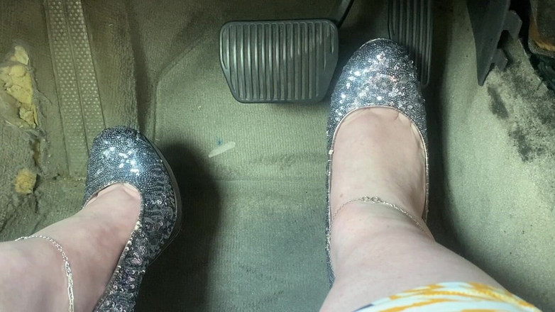 BellaBlast: 하이힐을 신고 5번 펌핑하는 페달