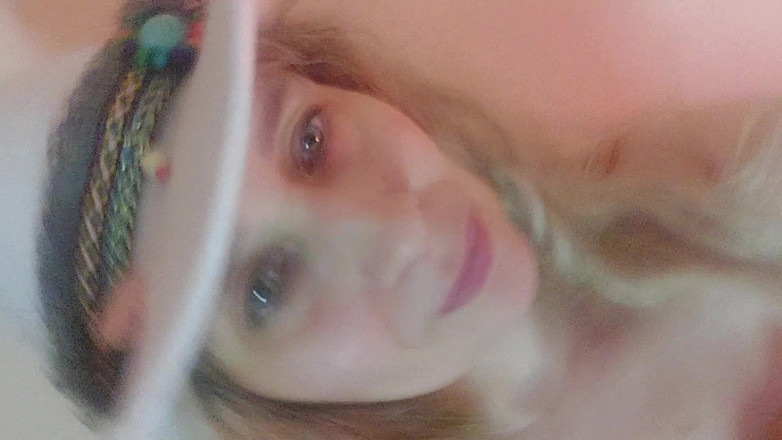 Nicolette69w: Sie ging zum dildo in einem hut