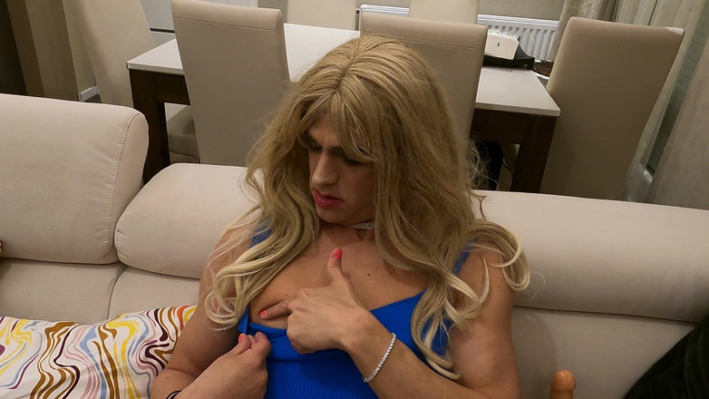 Trixy Sissy Babe: Modrá trixy ukazující bod