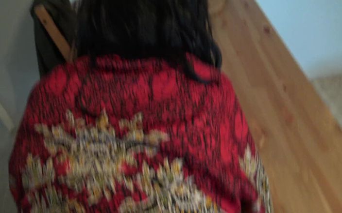 Stepmom Susan: Temizlikçi kadın şok oldu!! Türk hizmetçim için büyük yarağımı çıkarıyorum.