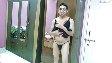 Cute & Nude Crossdresser: Banci panas crossdresser femboy Sweet Lollipop dalam pakaian dalam hitam...