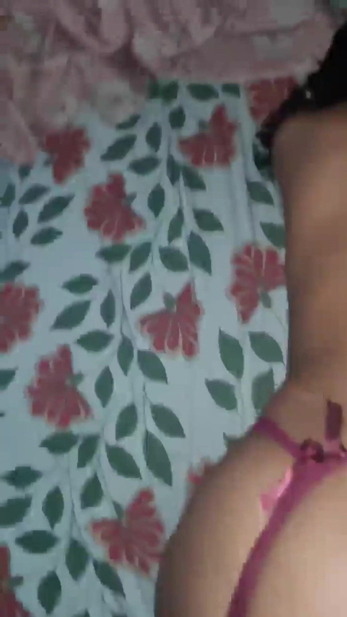 Cuckold hot wife: Vanessinha si oblékla ty červené tanga kalhotky a já ji nedokončil