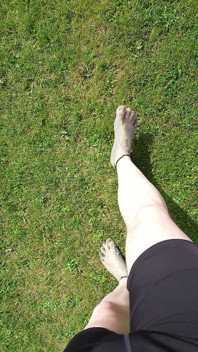 Paseo Por La Playa Con Los Pies Sucios