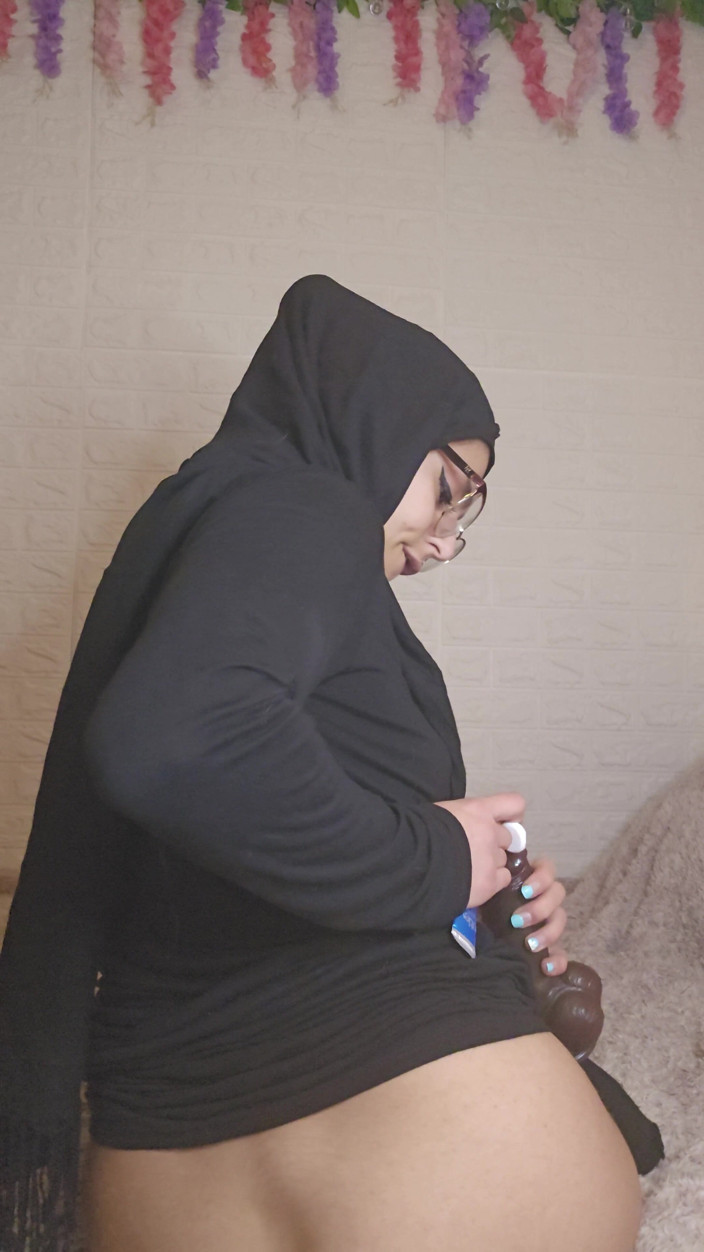 MiaNIqab: 내 발과 후장 딜도 Mia Niqab 빨기