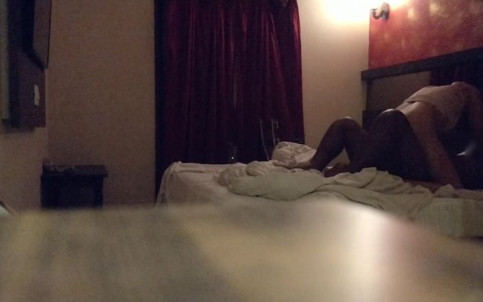 Trisha Hotness: Cam2_ prezervatif takıyor ve büyük yarağa biniyor edepsizce konuşuyor