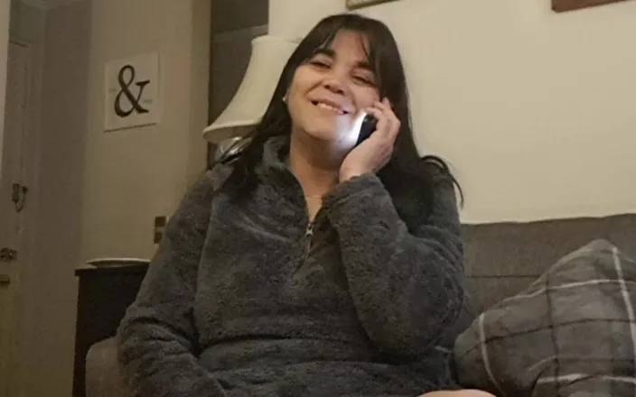 Mommy big hairy pussy: Cell Phone Call Causes MILF to Masturbate