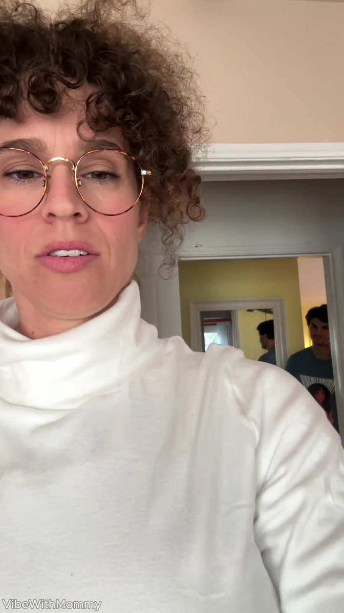 VibeWithMommy: Beste freunde, stiefmutter, ich kann nicht glauben, dass sie das...