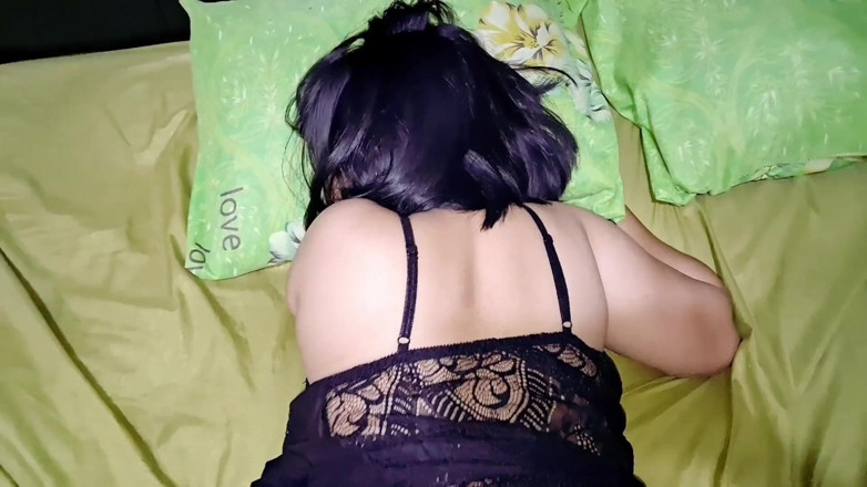 Pasutri indo: Облизування пизди і трахання дружини промежини в її пизді, поки вона не сказала, що її чоловік Анцзян не може задовольнити її