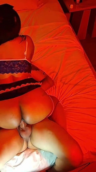 Influencer memulakan debut berbakat, tanpa kondom dan dilitupi minyak sehingga mereka ejakulasi di dalamnya